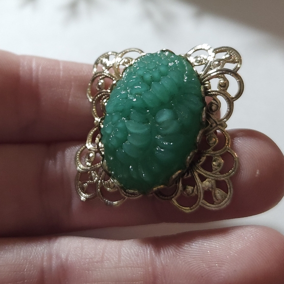 Vintage Faux Jade Carved Flower Gold Tone Brooch - Picture 2 of 9